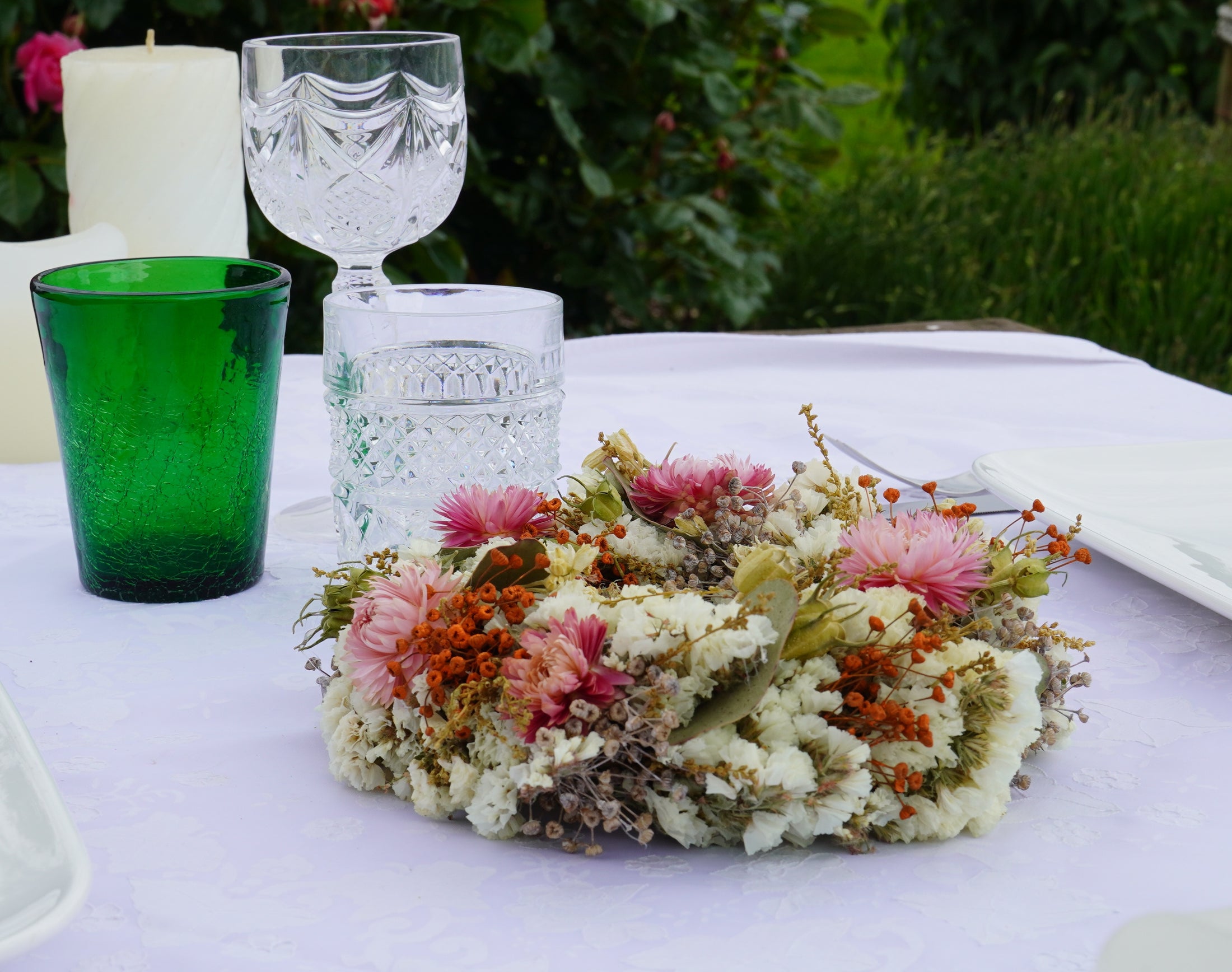 Blütenkranz aus Trockenblumen 20 cm | Rosa & Weiß | Handgemachter Tischkranz als Hochzeitsdeko oder Geschenk