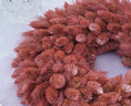 Bild in Galerie-Betrachter laden, Trockenblumenkranz in Bordeaux-Rot | Handgebundener Tischkranz 28 cm | Boho-Deko & Geschenkidee
