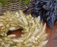 Bild in Galerie-Betrachter laden, Erntekranz aus Getreide & Lagurus | Handgebundener Naturkranz 28 cm | Rustikale Herbstdeko & Geschenkidee
