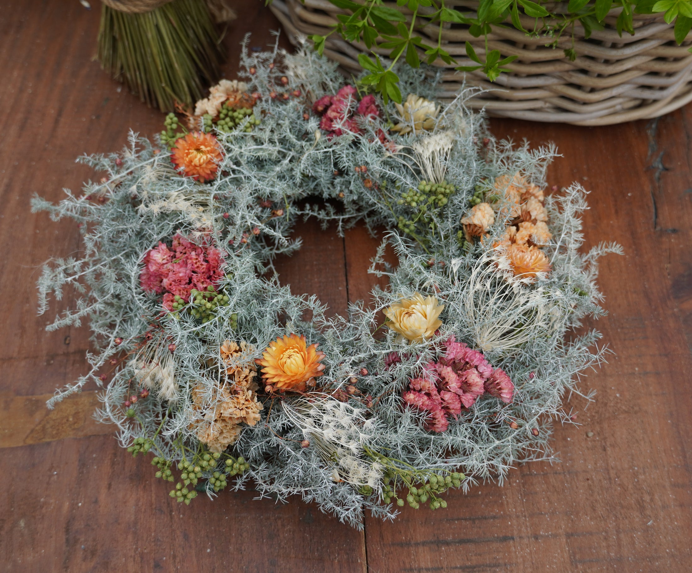 Asparagus-Trockenblumenkranz – 30 oder 40 cm Naturkranz mit Blüten | Handgemachte Tür- & Tischdeko