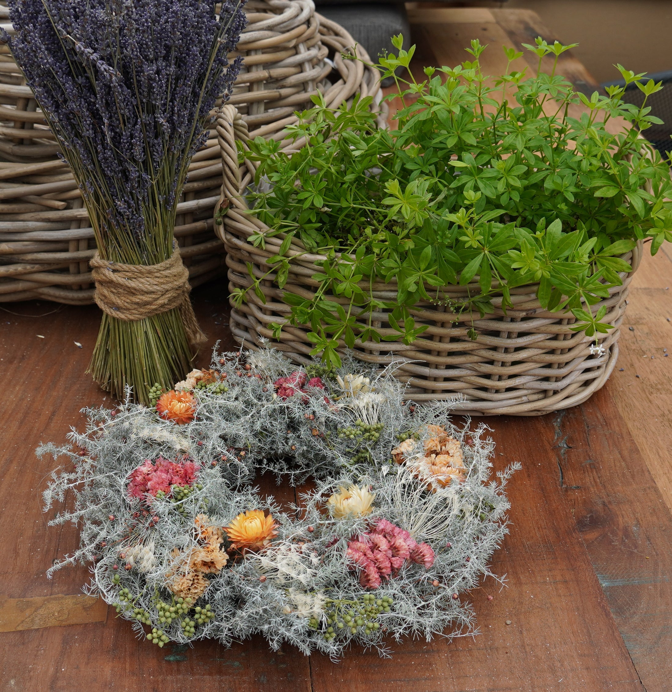 Asparagus-Trockenblumenkranz – 30 oder 40 cm Naturkranz mit Blüten | Handgemachte Tür- & Tischdeko
