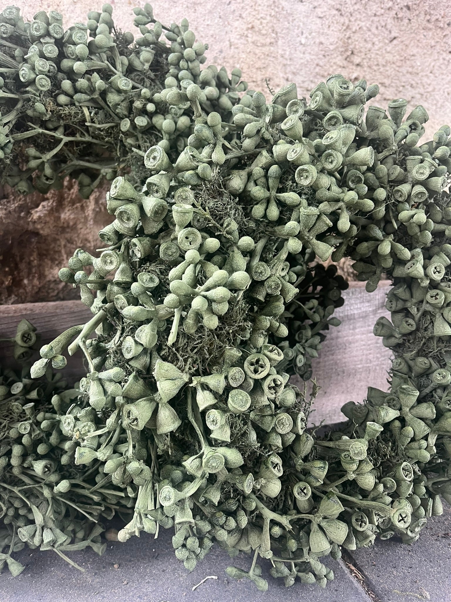 Naturkranz aus Eukalyptusfrüchten – handgebunden, rustikal & zeitlos, in ca 30 oder ca 45 cm