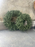 Bild in Galerie-Betrachter laden, Naturkranz aus Eukalyptusfrüchten – handgebunden, rustikal & zeitlos, in ca 30 oder ca 45 cm
