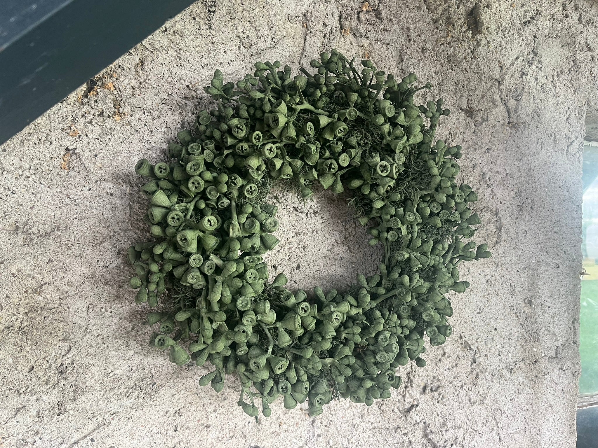 Naturkranz aus Eukalyptusfrüchten – handgebunden, rustikal & zeitlos, in ca 30 oder ca 45 cm