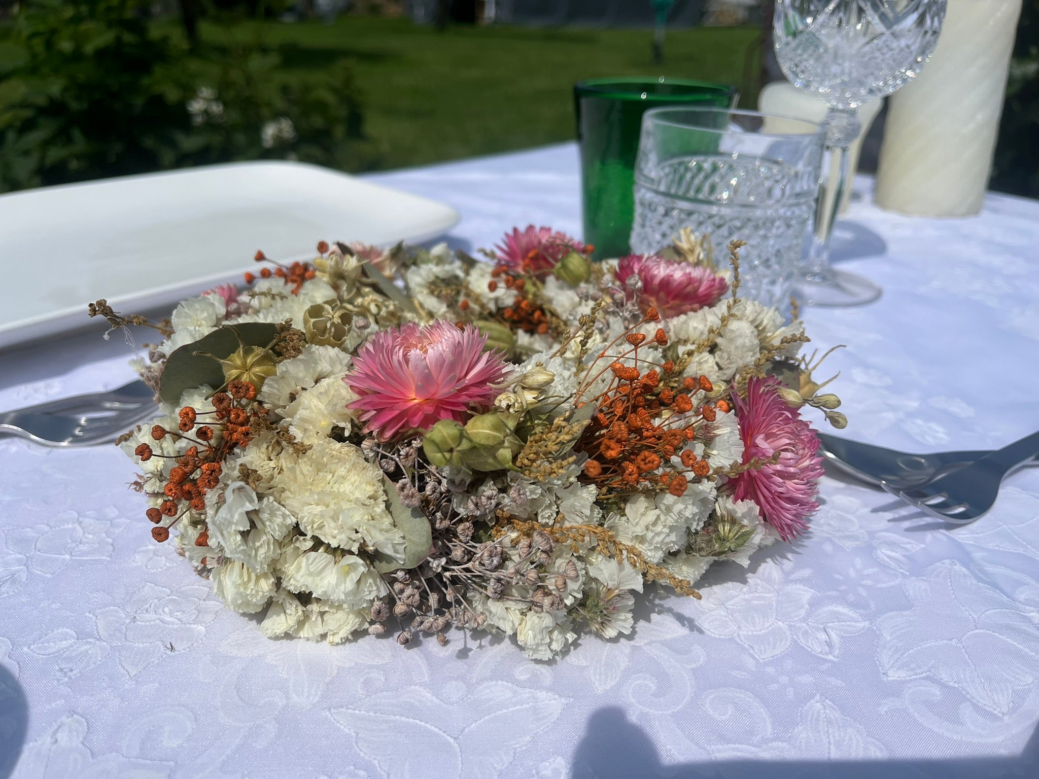 Blütenkranz aus Trockenblumen 20 cm | Rosa & Weiß | Handgemachter Tischkranz als Hochzeitsdeko oder Geschenk
