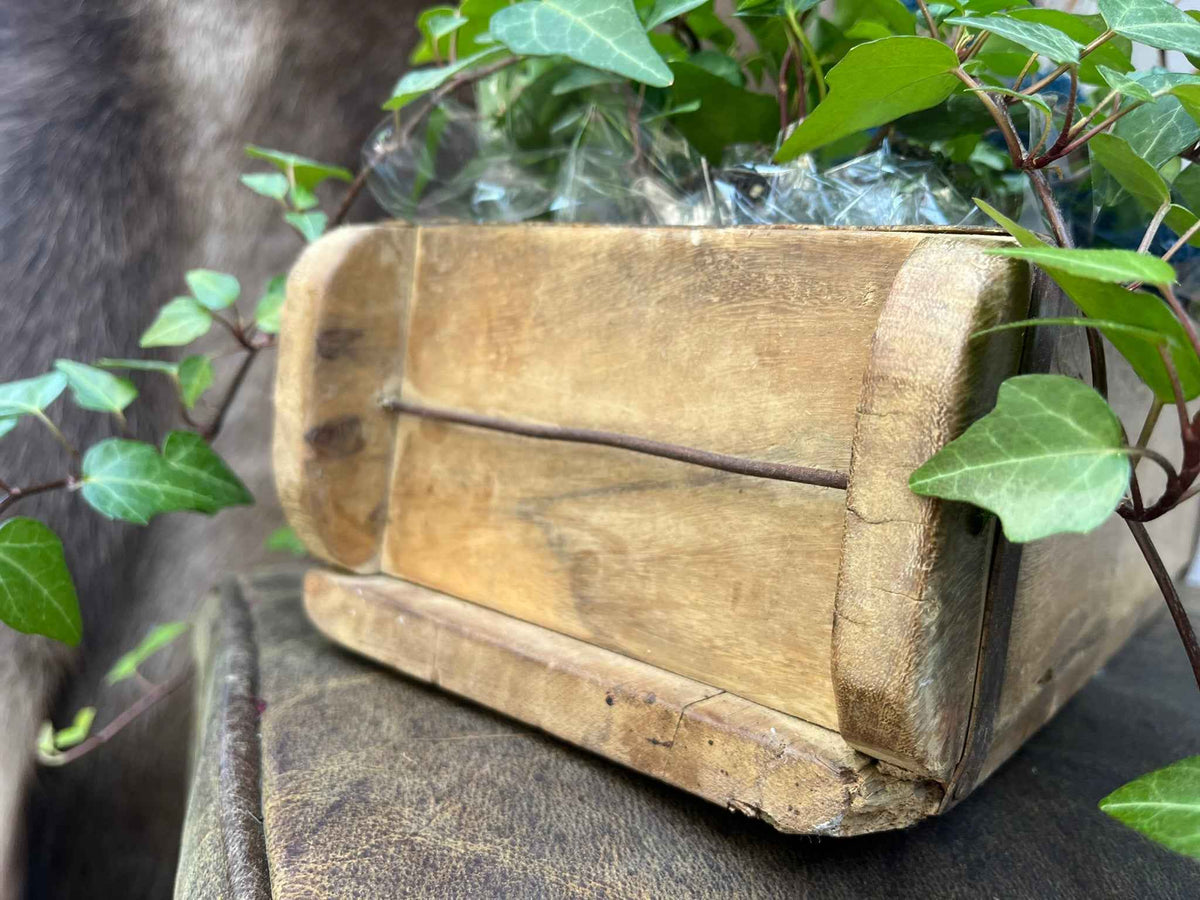 Eine bezaubernde Holzkiste für Ihren Garten: Ein charmantes Highlight