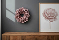 Bild in Galerie-Betrachter laden, Cocoblüten Kranz 40 cm Altrosa | Türkranz Natur | Wandkranz Vintage Rosa | Flache Rückseite | Mit Aufhängeöse | Landhaus Deko
