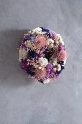 Bild in Galerie-Betrachter laden, Trockenblumenkranz 20 cm | Kerzenkranz Rosa Violett | Distelkranz | Tischkranz | Naturkranz | Handgemachte Dekoration
