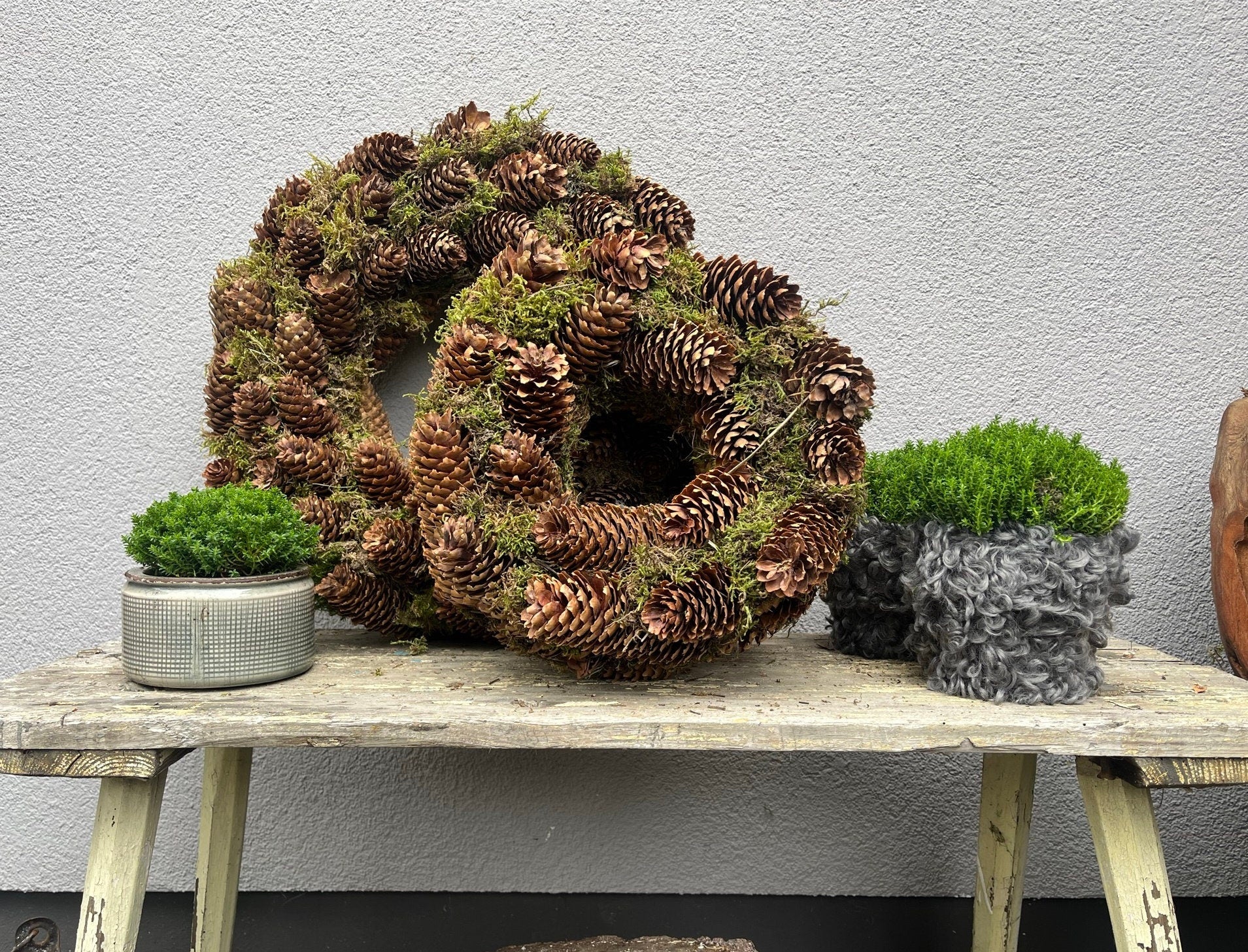 Dicker Kranz mit Tannenzapfen ca 30 und/oder 40 cm Durchmesser / Weihnachtskranz