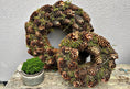 Bild in Galerie-Betrachter laden, Dicker Kranz mit Tannenzapfen ca 30 und/oder 40 cm Durchmesser / Weihnachtskranz
