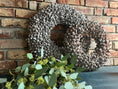 Bild in Galerie-Betrachter laden, Shabby-natur Kranz / Türkranz / Wandkranz mit Coco-Früchten 40/55 cm Durchmesser
