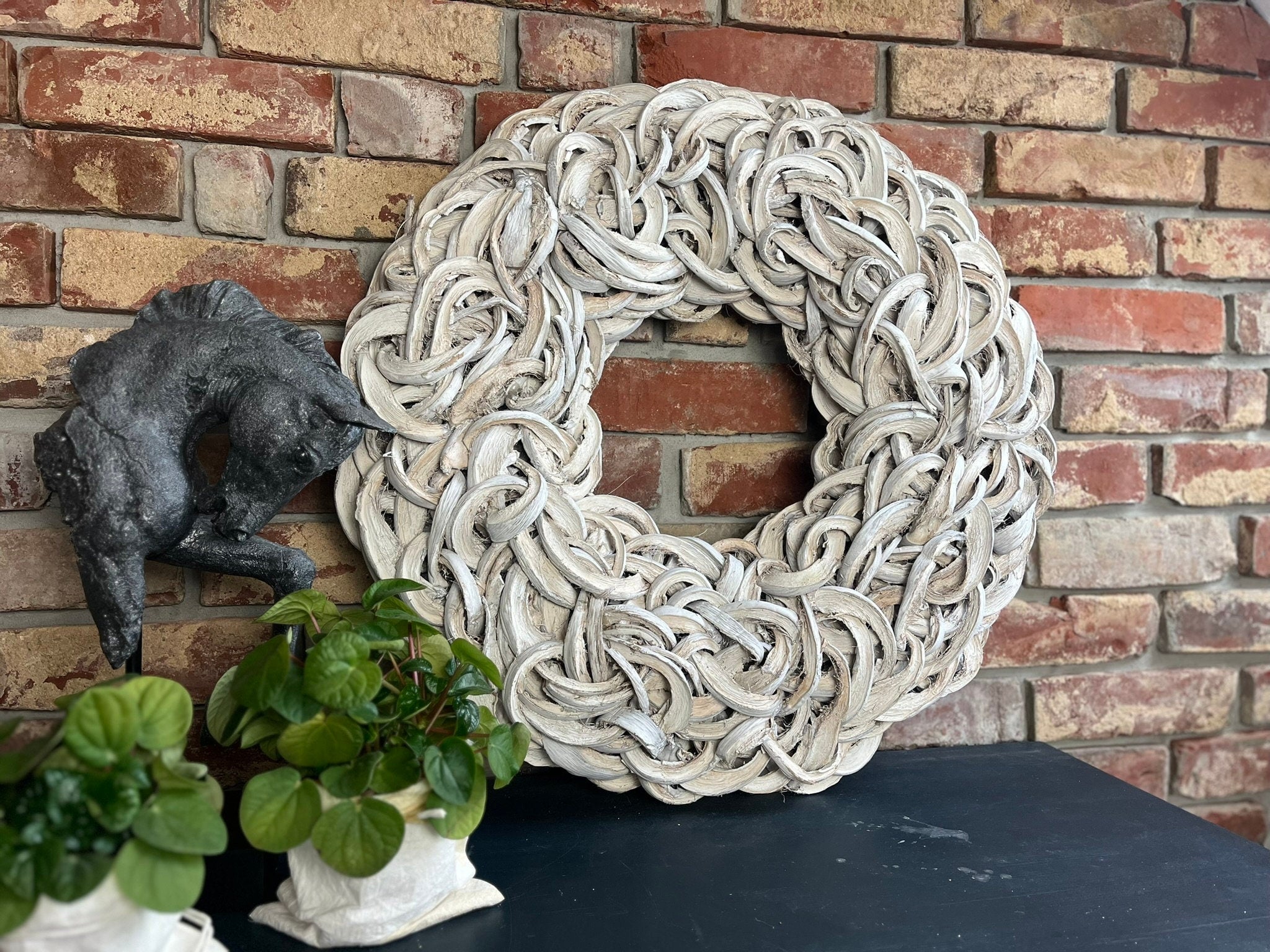 Eleganter weißer Kokoskranz - Wanddekoration für Frühling, Ostern & Zuhause (40 und 55 cm) mit praktischem Aufhänger