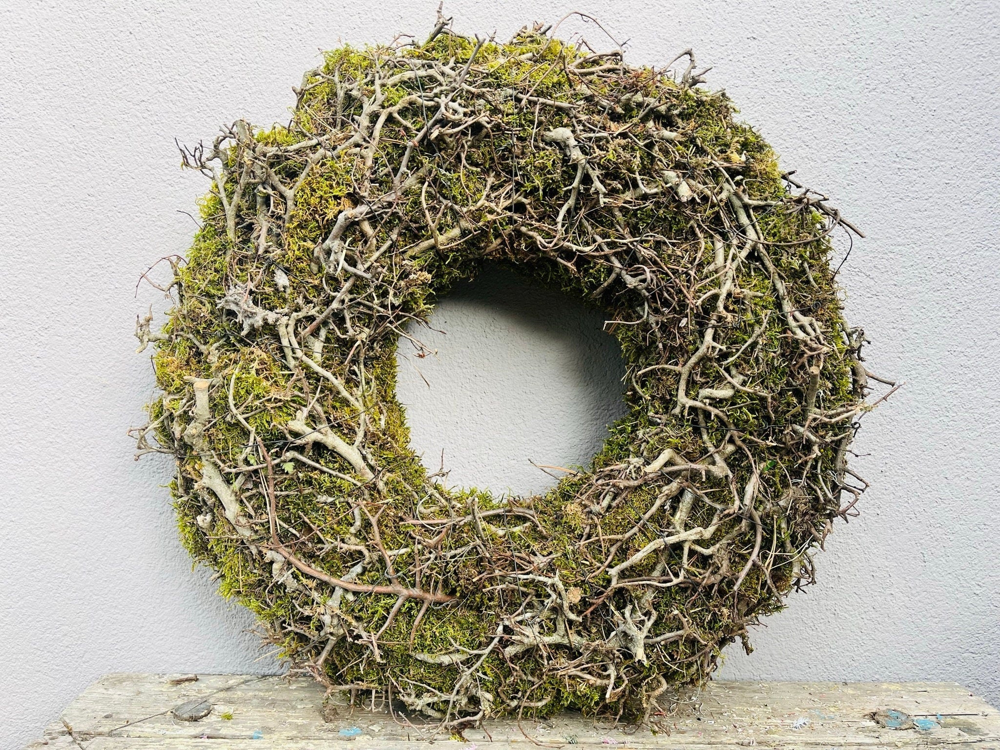 Rustikaler Mooskranz für draußen mit Bonsai-Ästen, 45 oder 60 cm Durchmesser, Gartendekoration