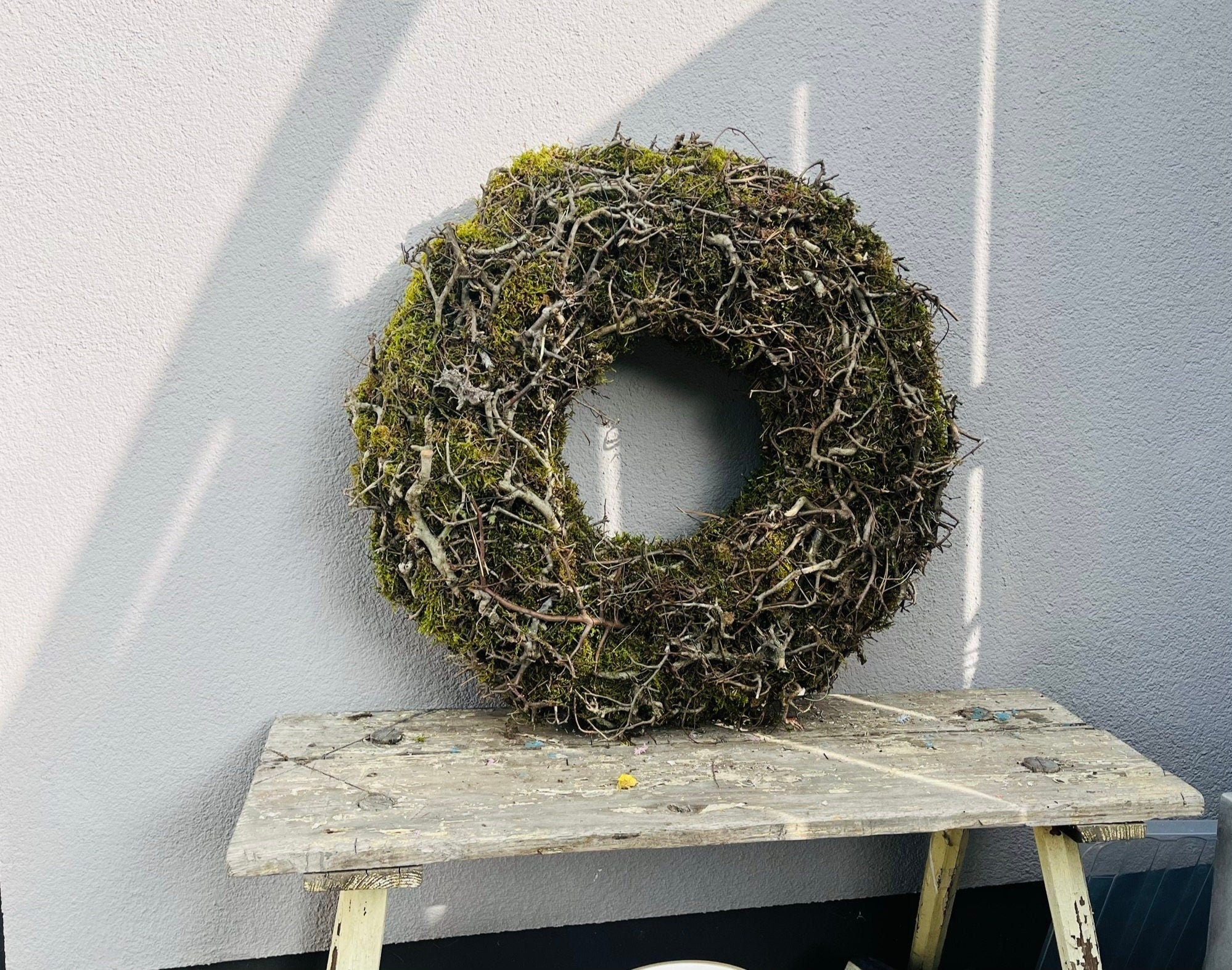 Rustikaler Mooskranz für draußen mit Bonsai-Ästen, 45 oder 60 cm Durchmesser, Gartendekoration