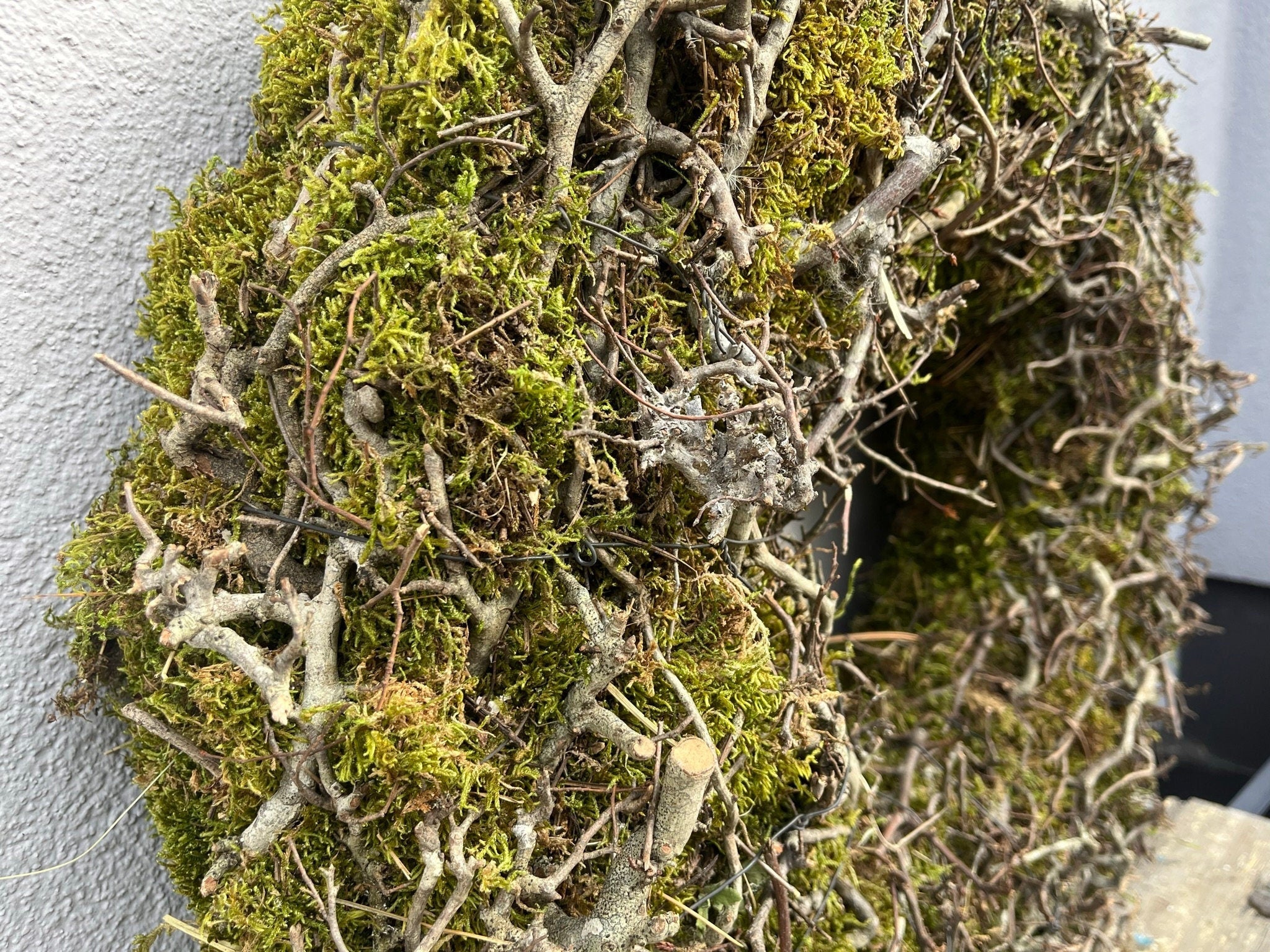 Rustikaler Mooskranz für draußen mit Bonsai-Ästen, 45 oder 60 cm Durchmesser, Gartendekoration