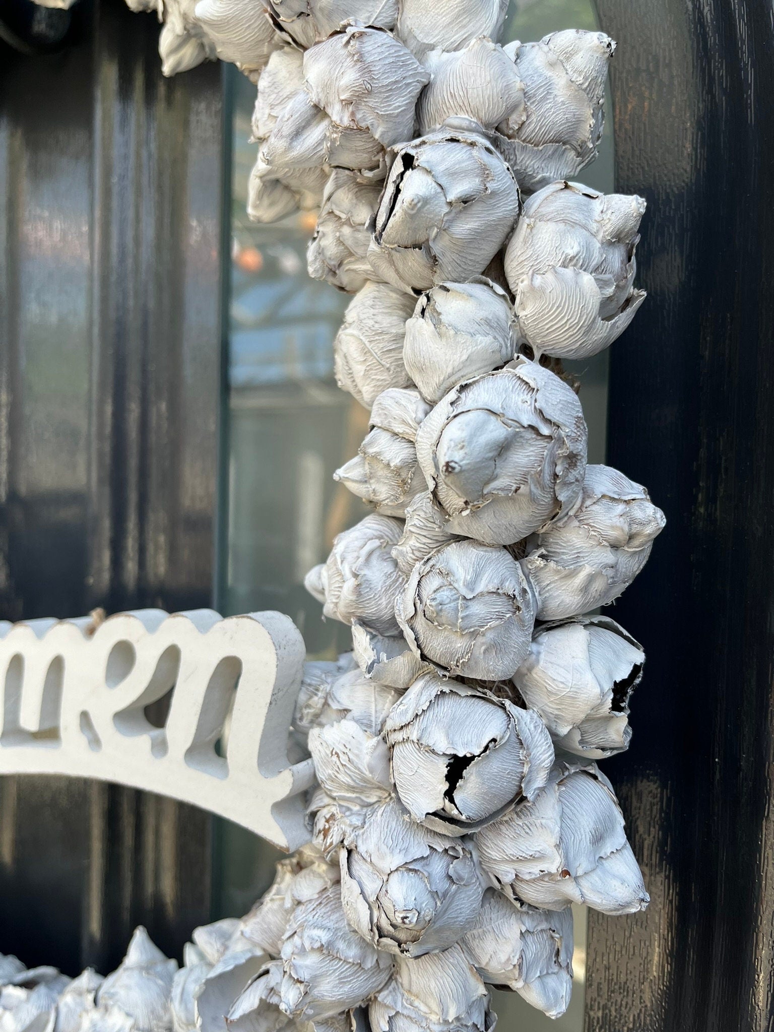 Eleganter weißer Willkommenskranz mit Schild – 45 cm, rustikale Türdekoration für Garten und Zuhause