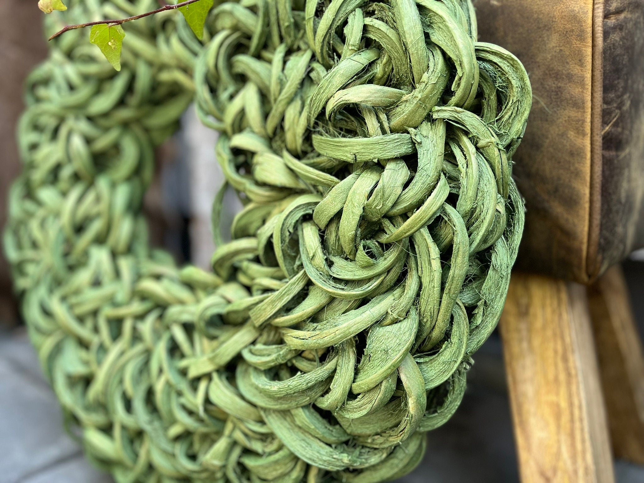 Grüner Türkranz Wandkranz 55 cm Durchmesser, Kranz mit Aufhängung, Coco sliced