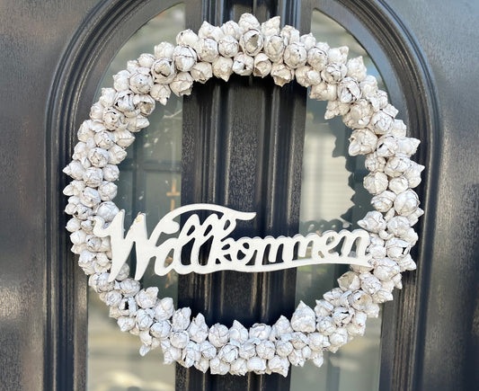 Eleganter weißer Willkommenskranz mit Schild – 45 cm, rustikale Türdekoration für Garten und Zuhause
