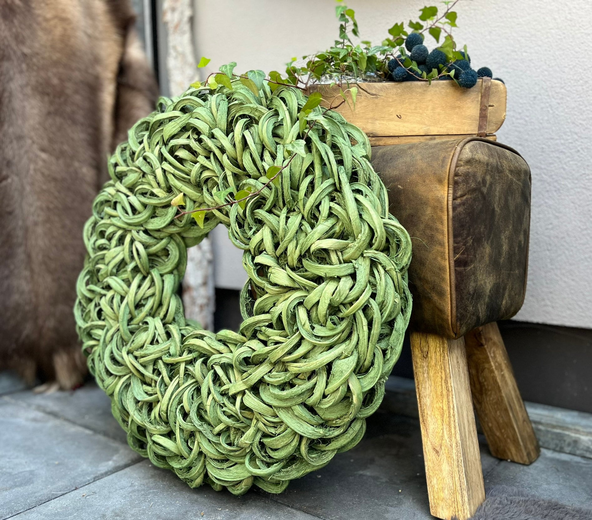 Grüner Türkranz Wandkranz 55 cm Durchmesser, Kranz mit Aufhängung, Coco sliced