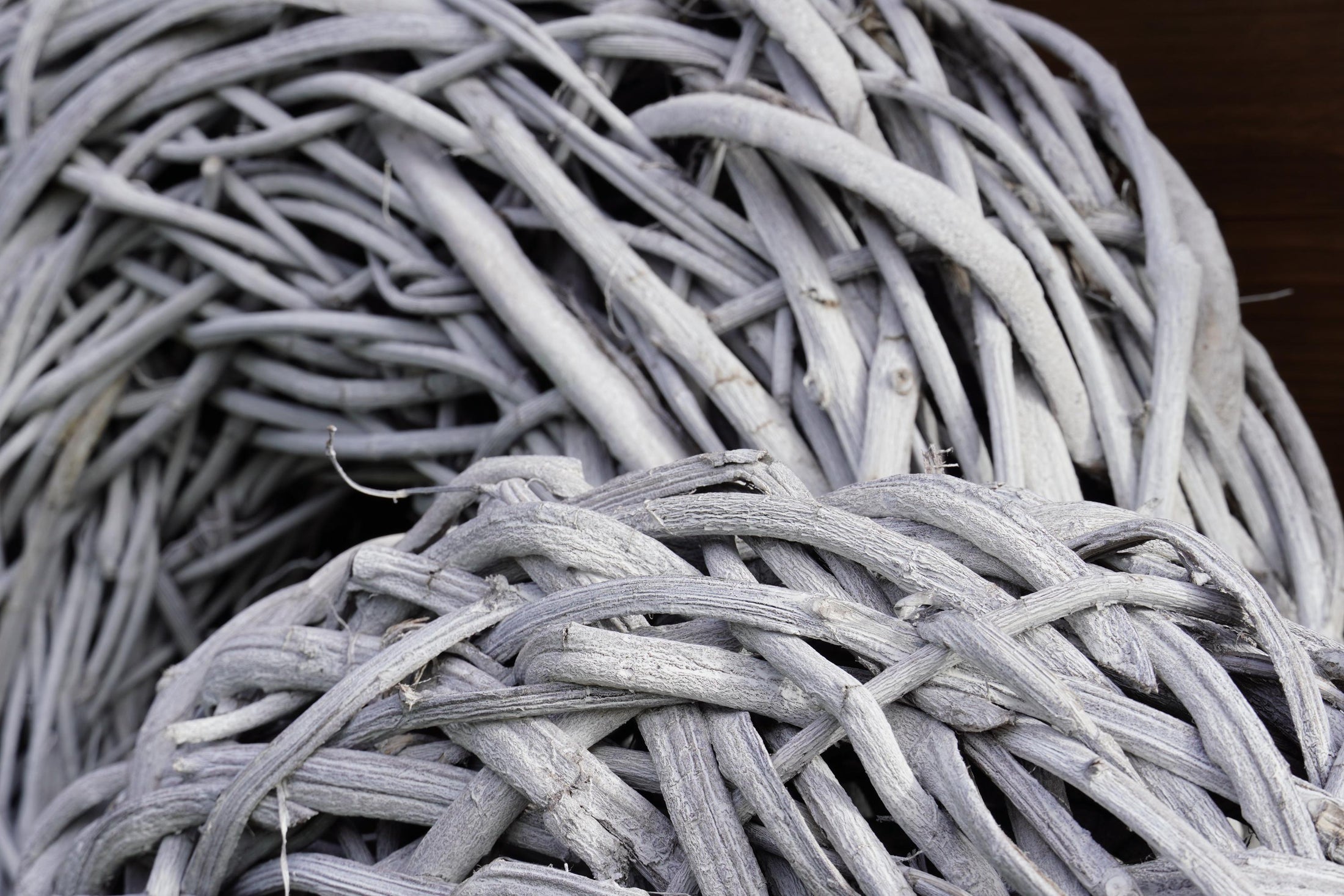 XXL 85 cm Lianen-Kranz in weiß – Handgefertigte Outdoor-Deko in Treibholz-Optik