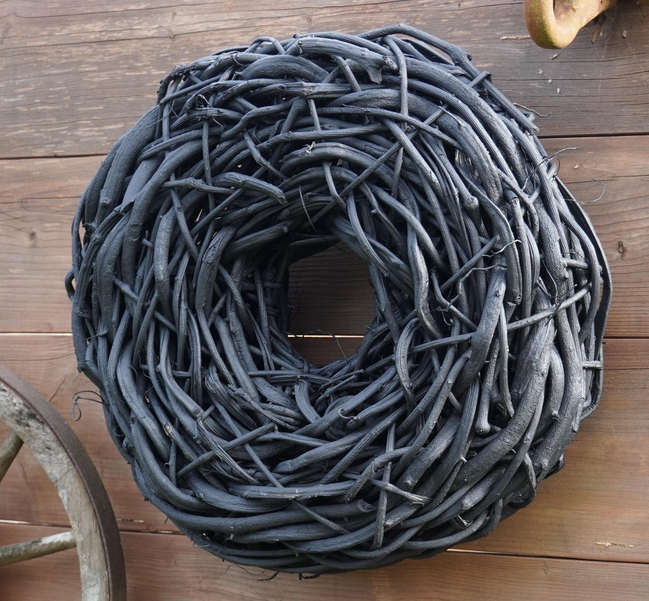 Rustikale Lianen-Kränze in schwarz – Handgefertigte Outdoor-Deko in Treibholz-Optik 48 cm oder 65 cm