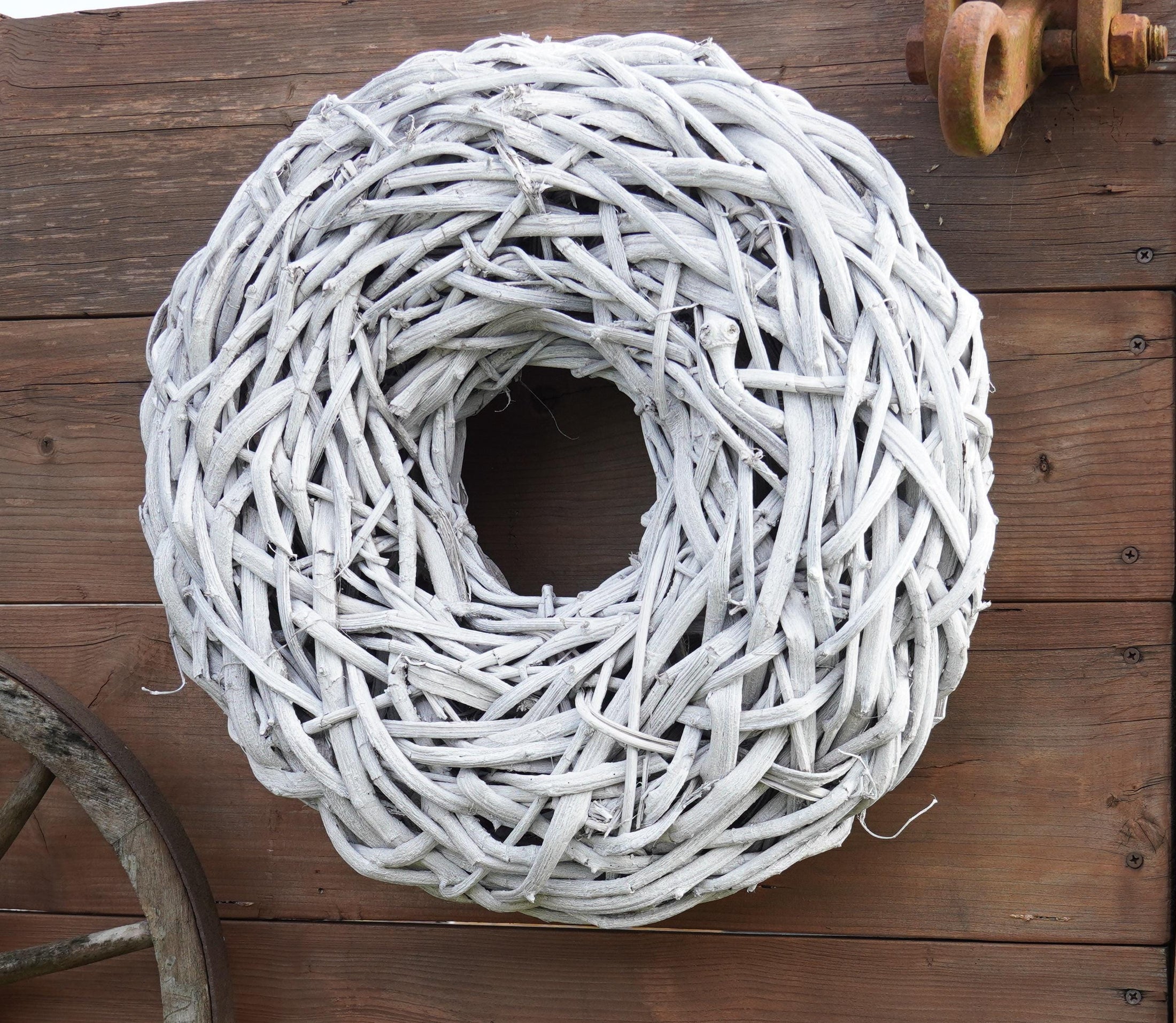 Rustikale Lianen-Kränze in weiß – Handgefertigte Outdoor-Deko in Treibholz-Optik 48 cm oder 65 cm