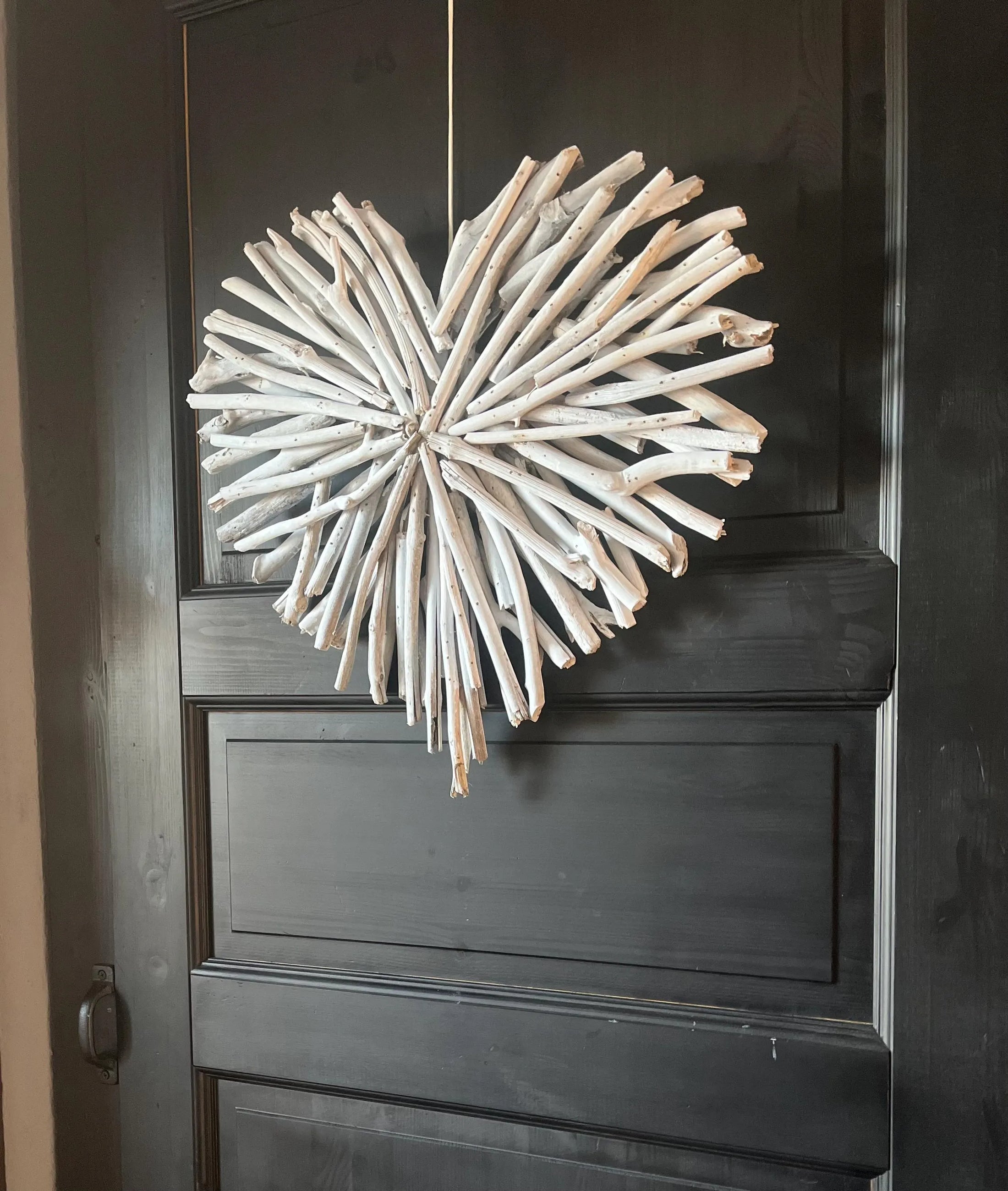 Handgefertigtes Treibholz-Herz – Maritime, Boho Deko im Natur-Look in Weiß (ca. 50 x 50 cm)
