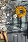 Bild in Galerie-Betrachter laden, Schleierkraut Kranz in Gelb, für Tür und Wand ca. 30 cm Durchmesser
