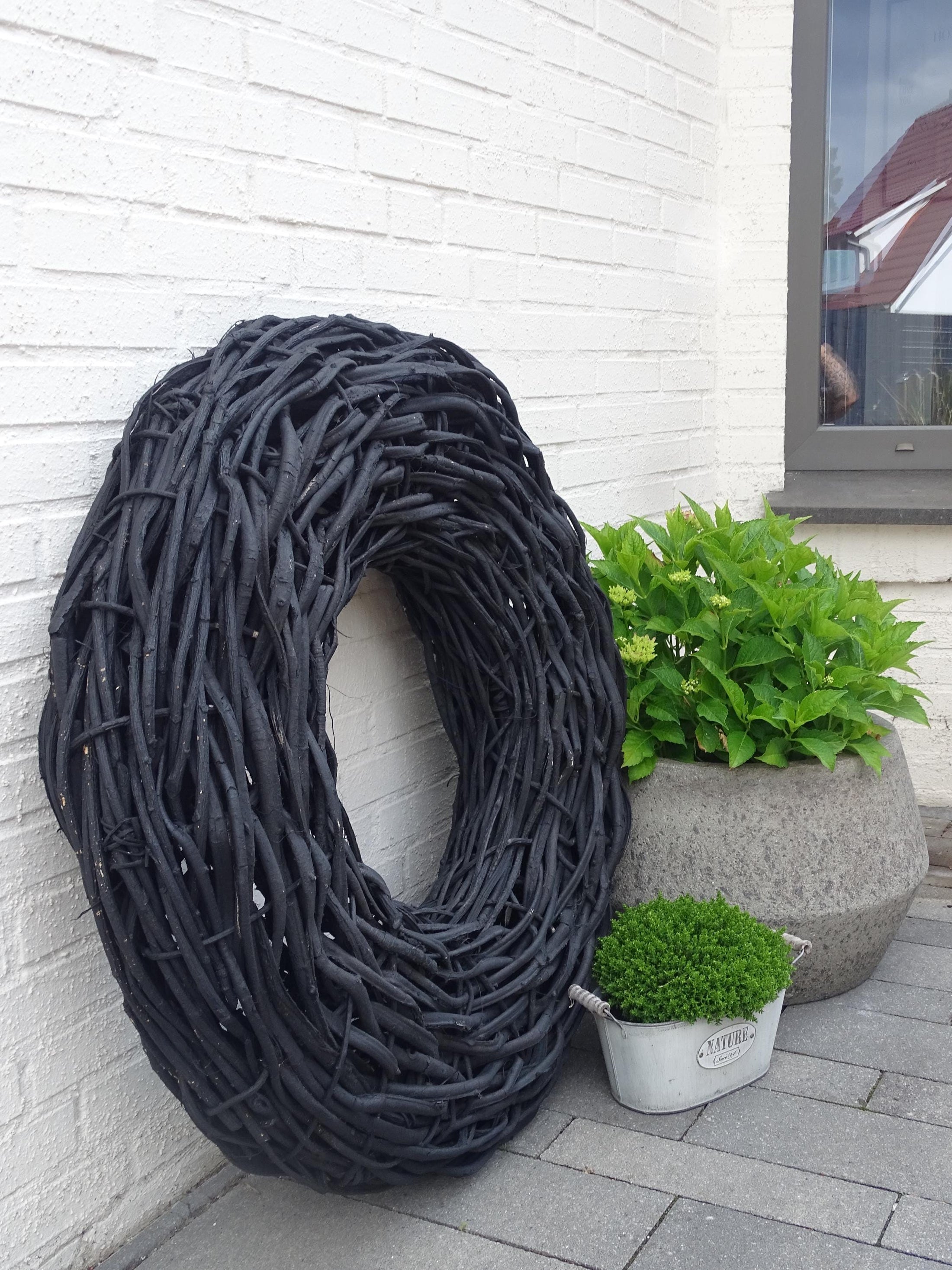 XXL 85 cm Lianen-Kranz in schwarz – Handgefertigte Outdoor-Deko in Treibholz-Optik