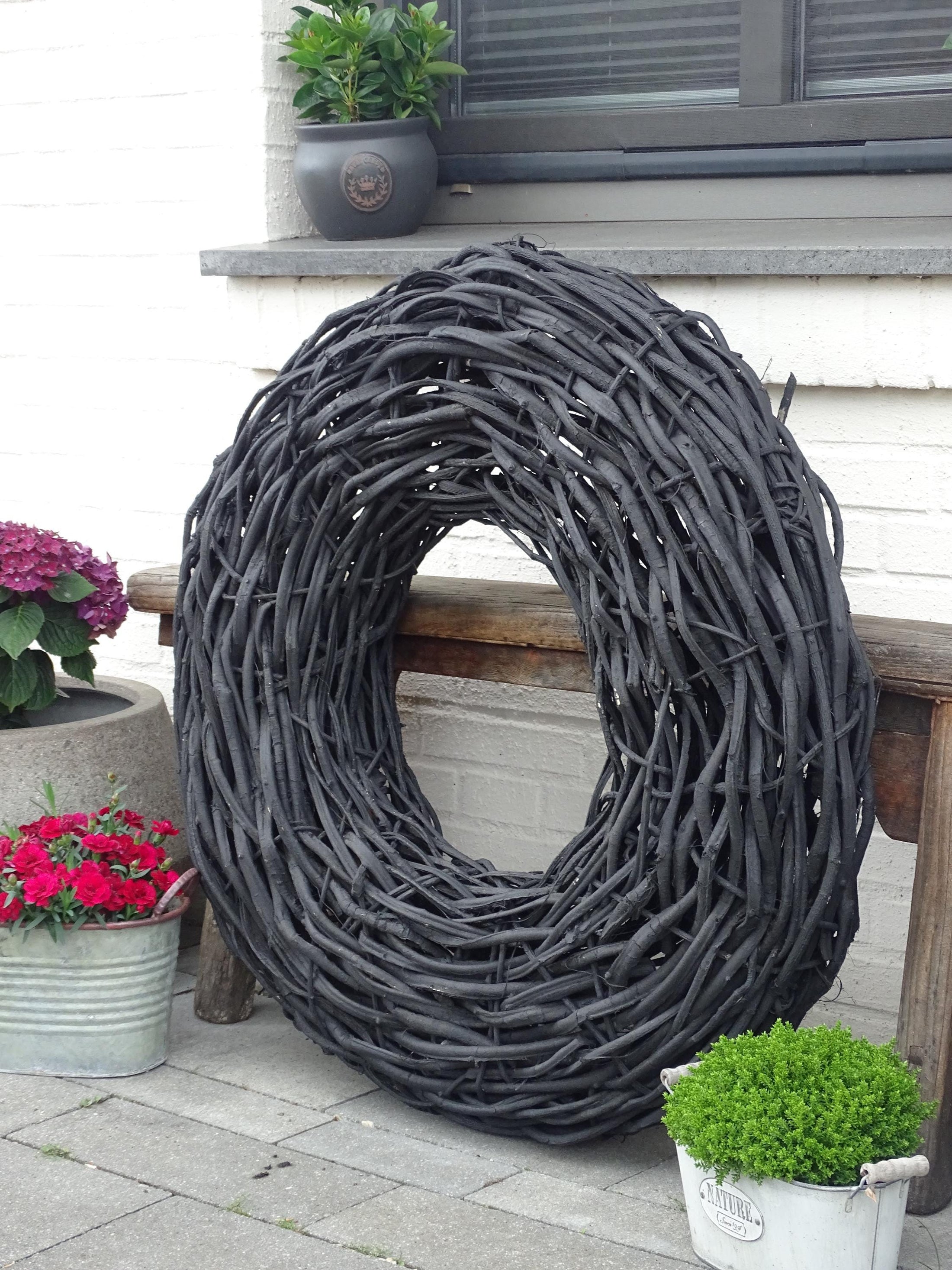 XXL 85 cm Lianen-Kranz in schwarz – Handgefertigte Outdoor-Deko in Treibholz-Optik
