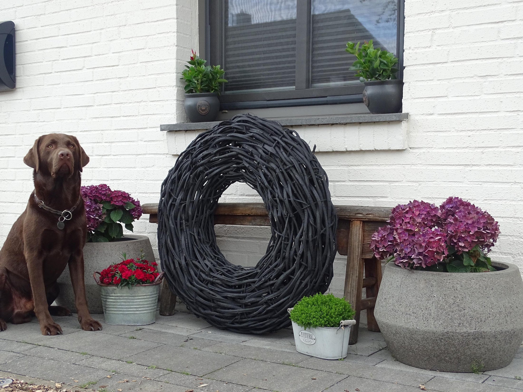 XXL 85 cm Lianen-Kranz in schwarz – Handgefertigte Outdoor-Deko in Treibholz-Optik