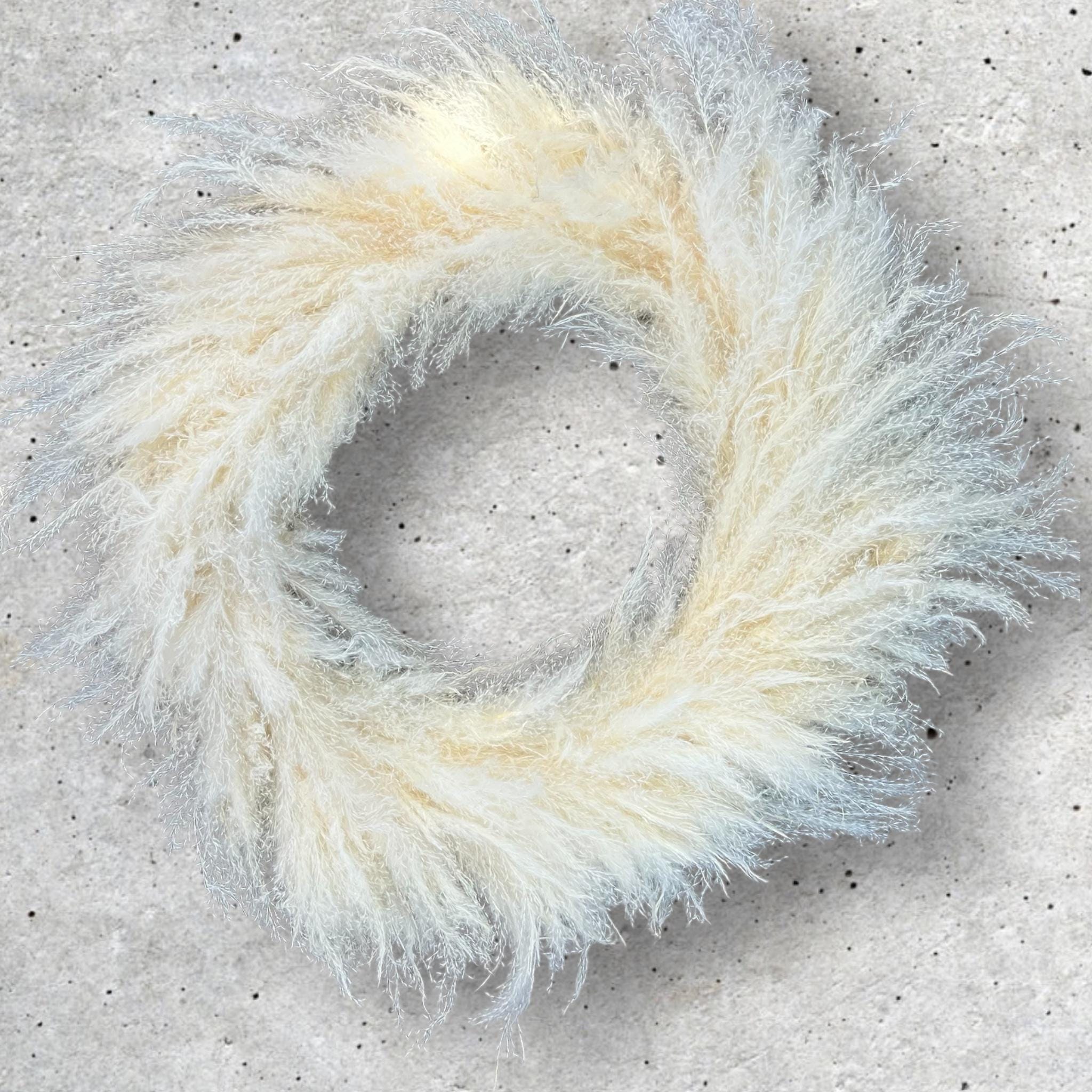 Pampasgras Kranz 60 cm – Boho Türkranz auf Metallring – Fluffiger Trockenblumenkranz in Creme XXL – Wanddeko Natur – Handgemacht