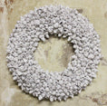 Bild in Galerie-Betrachter laden, Naturkranz aus Cocofrüchten | Wandkranz weiß 55 / 65 cm | Handgefertigter Türkranz rustikal | Boho Deko Vintage Landhausstil
