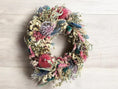 Bild in Galerie-Betrachter laden, Trockenblumenkranz | Türkranz | Blumenkranz, Naturdeko Kranz, Sommerkranz, Geschenkidee floral | Fensterdeko
