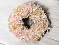Bild in Galerie-Betrachter laden, Hortensienkranz rosa 30 cm – konservierte echte Blüten (Annabelle) – Trockenblumenkranz Deko – handgemachter Blumenkranz

