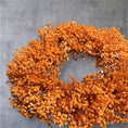 Bild in Galerie-Betrachter laden, Schleierkraut Kranz 30 cm – Orange Trockenblumenkranz | Herbstkranz Boho Türkranz | Handgefertigte Wanddeko aus Schleierkraut
