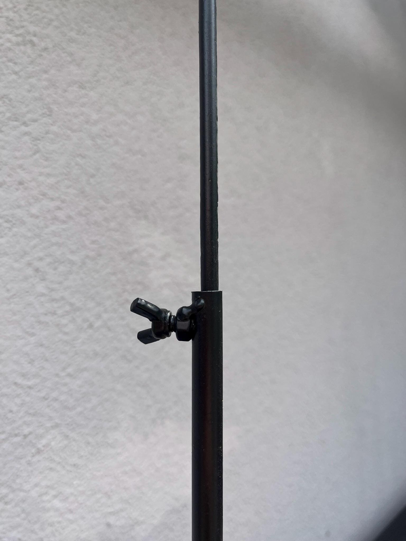 Kranzhalter aus Metall – Schwarz – Rund & Höhenverstellbar – für Trockenblumenkränze – Deko-Ständer 26×47 cm / 18×42 cm