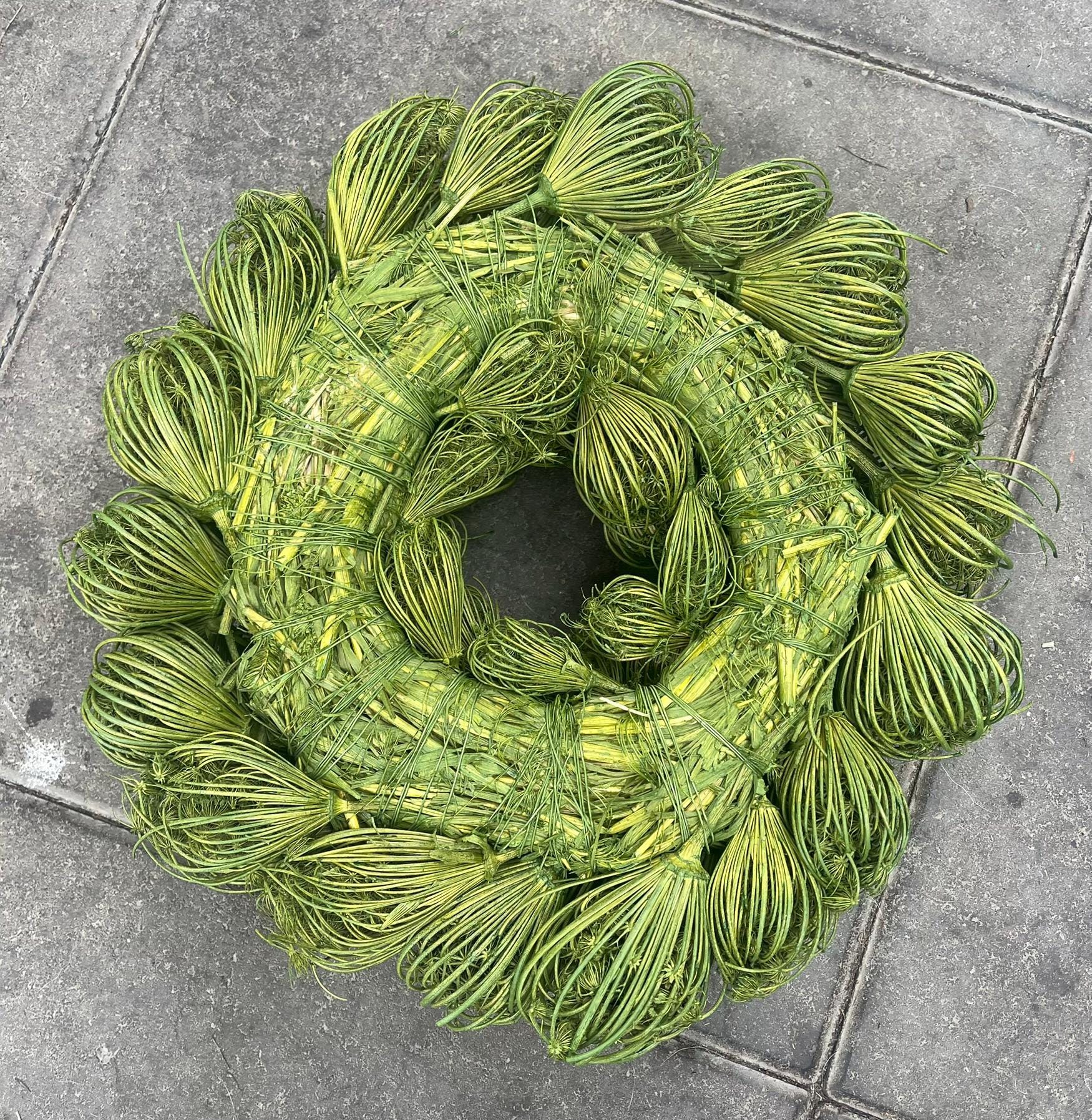 Trockenblumenkranz Grün mit Blüten 35 cm Durchmesser, Kranz Türkranz Wandkranz