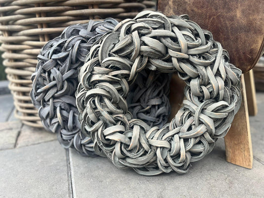 Eleganter Grau Kokoskranz - Wand- oder Türdekoration, 40 cm Durchmesser, einfach aufzuhängen