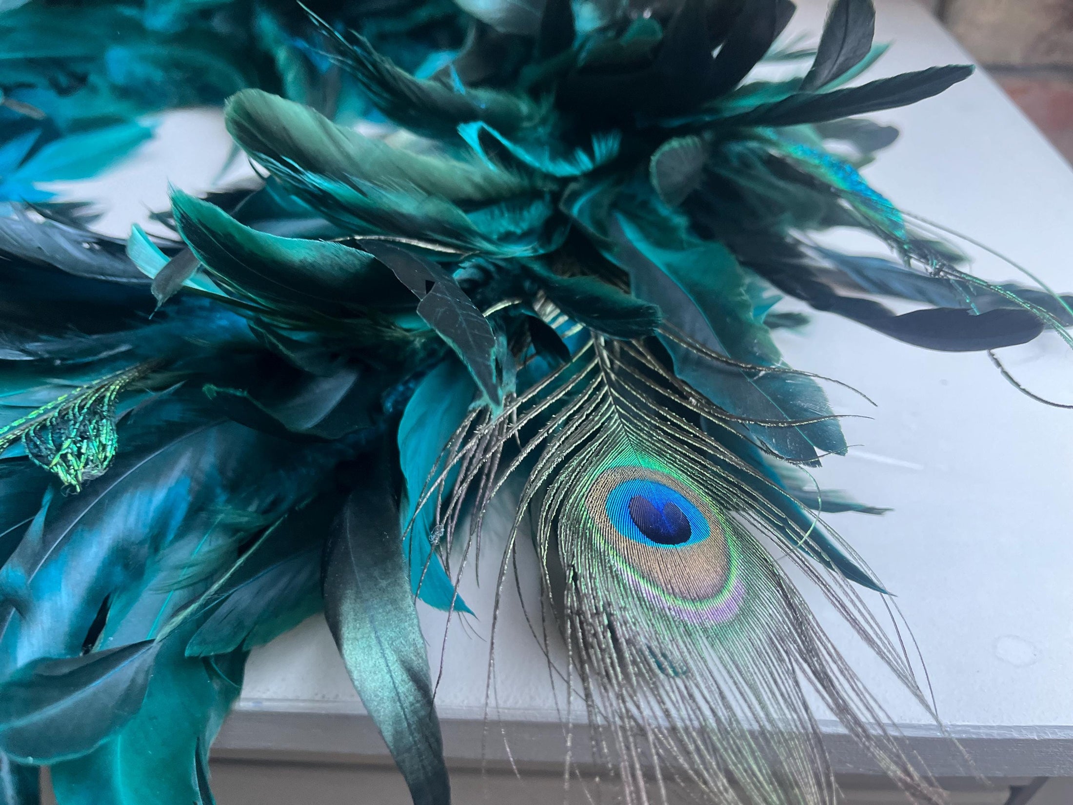 Kranz aus echten Pfauenfedern – Federnkranz 55 cm | Boho Wandkranz Türdeko Handarbeit | Deko Federschmuck