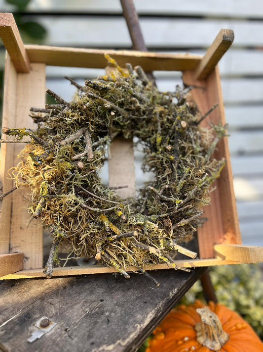 Weihnachtskranz Natur – Mooskranz mit Ästen (Ø 28 cm) | Handgemachte Winterdeko, rustikaler Türkranz für Weihnachten