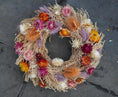 Bild in Galerie-Betrachter laden, Türkranz Trockenblumen 30 cm – Frühlingskranz mit Naturmaterial – Haustürdeko & Indoor – Boho, Vintage
