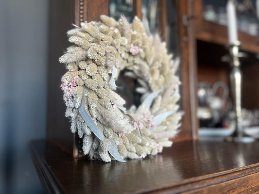 Shabby-weißer Kranz, 28 cm Durchmesser, Weiß rosa Blüten Frühlingskranz