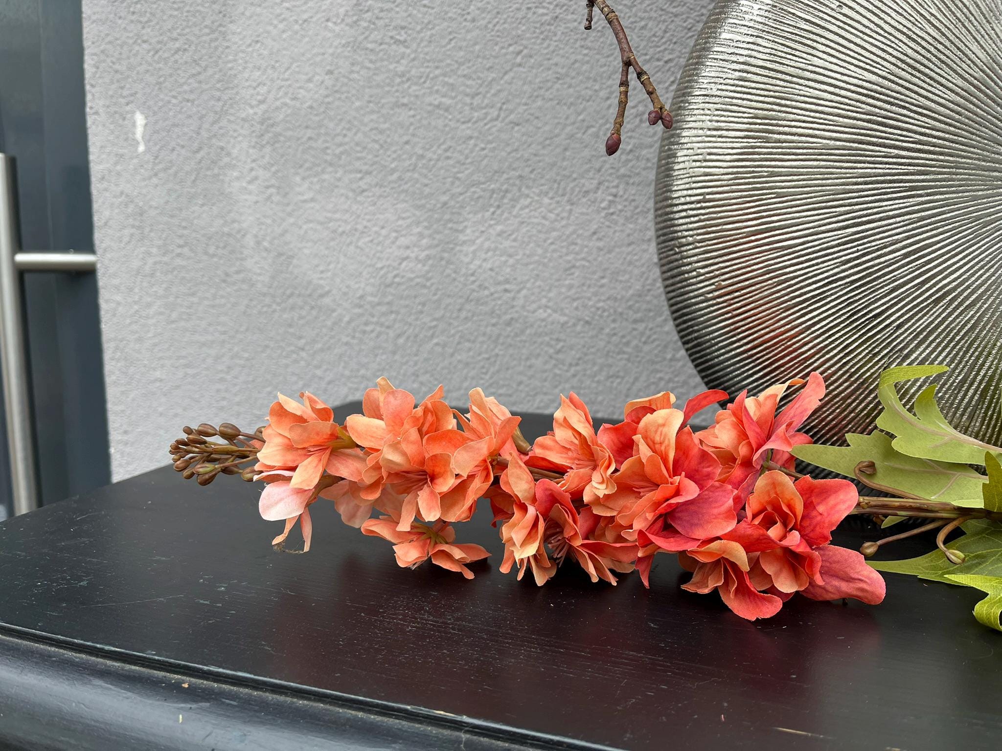 Künstlicher Blütenzweig Orange-Rot 86 cm – Deko Zweig für Vase, Herbstdeko, Wohnzimmer & Tisch