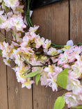 Bild in Galerie-Betrachter laden, Türkranz Kirschblüte rosa | Frühlingskranz 50 cm | romantischer Blütenkranz | Deko Kranz Haustür | Sommerkranz
