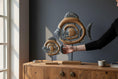 Bild in Galerie-Betrachter laden, Holz Fisch Deko Mangoholz | maritime Skulptur auf Sockel | Fischfigur Tischdeko | Strandhaus Stil | Größe Klein oder Groß
