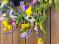 Bild in Galerie-Betrachter laden, Türkranz Frühling 50 cm bunt | Frühlingskranz künstlich | Sommerkranz Haustür | Blumenkranz Deko Tür | Wandkranz floral groß
