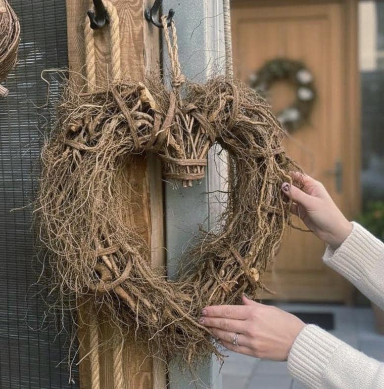 Herzkranz Natur 40 cm hoch – Türkranz Herz aus Lianen & Wurzeln – Rustikale Haustür Deko – Landhausstil Wandkranz – Boho Naturkranz