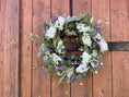Bild in Galerie-Betrachter laden, Türkranz Eukalyptus Lavendel 50 cm | Kranz weiß grün lila | Frühlingskranz künstlich | Sommerkranz Türdeko | Wandkranz floral
