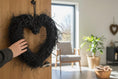 Bild in Galerie-Betrachter laden, Schwarzer Herzkranz 40 cm – Türkranz modern aus Lianen – Wandkranz schwarz rustikal – Dekokranz Haustür – Geschenk Hochzeit Einzug

